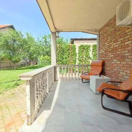 Golden Paradise Apartment