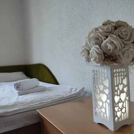 Golden Paradise Apartment *